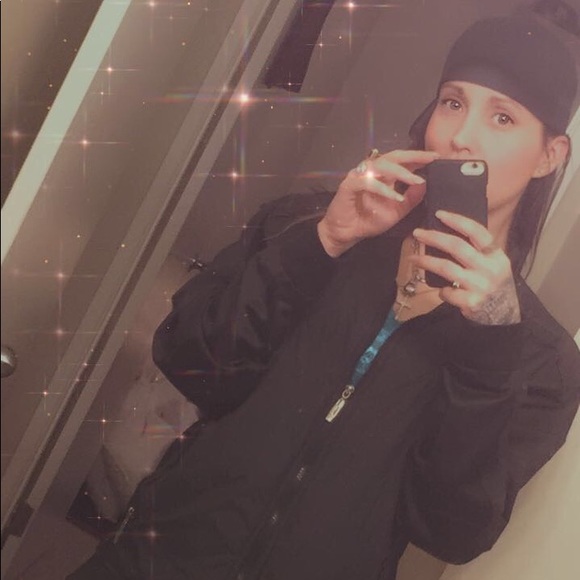 Hi meet your posher!! - Picture 1 of 1